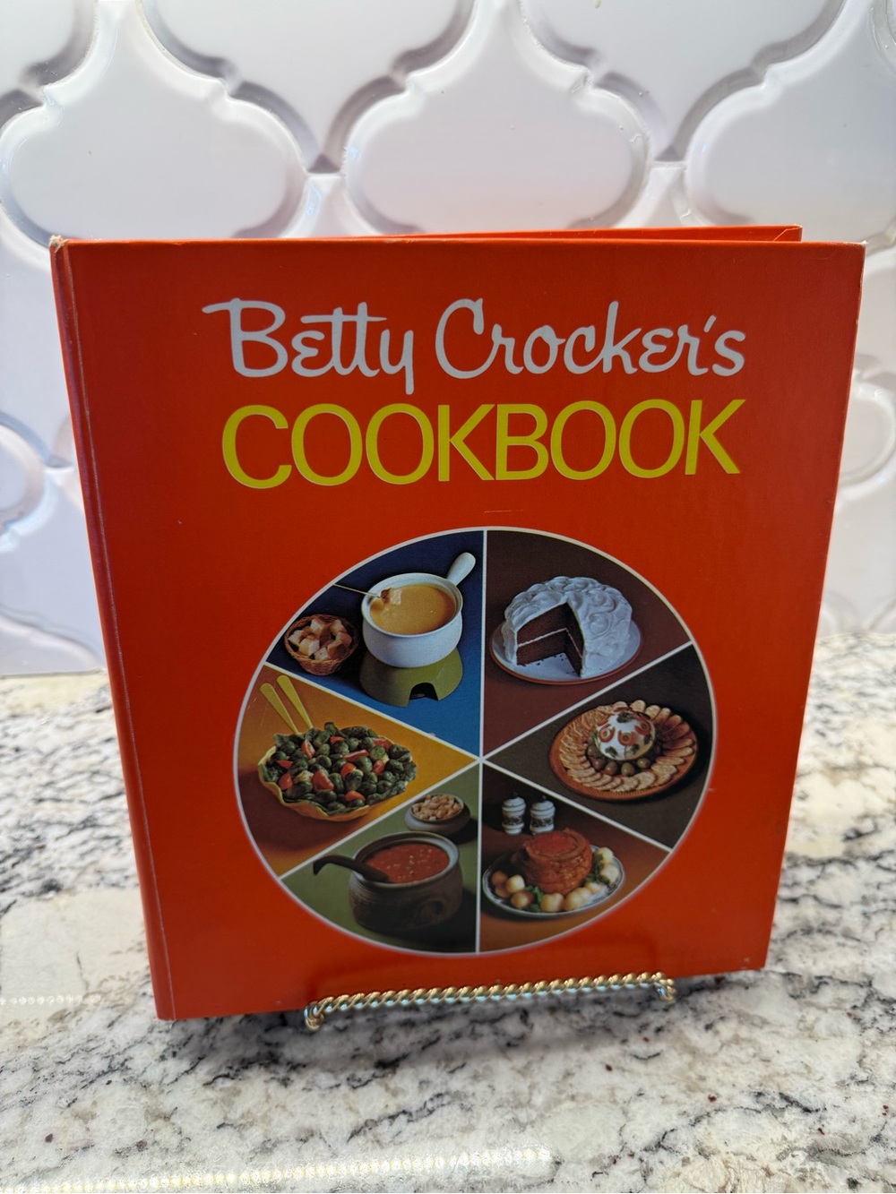 Vintage 1973 Betty Crocker’s Cookbook with Red Cover “pie” and 5-Ring Design